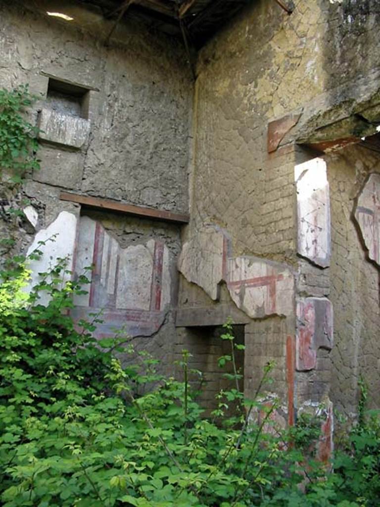 V.11, Herculaneum. May 2003. Detail of south-east corner of atrium. 
Photo courtesy of Nicolas Monteix.